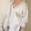 kimono de algodón blanco y estampado malva