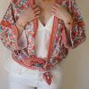 kimono de algodón con print floral en coral