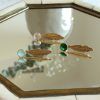 pendientes lóbulo con pluma oro y calcedonita aqua