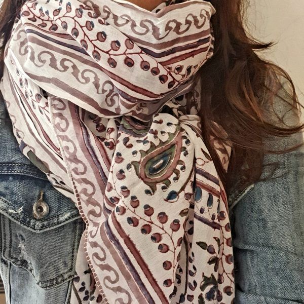 fular algodón con estampado paisley y floral