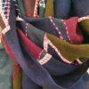 foulard de cashmere estampado y bordado a mano