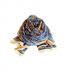 foulard en tonos azules y cenefa dorada
