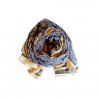foulard en tonos azules y cenefa dorada