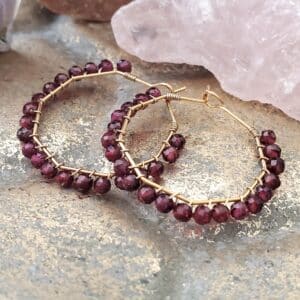 pendientes de aro con granates