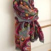 bufanda artesanal bordada reversible en morado y gris