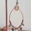 pendientes cyra con perlas de río, iolitas, turmalinas y jaspe