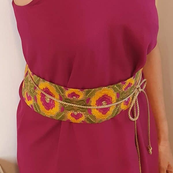 fajin bordado en fucsia, ocre y verde