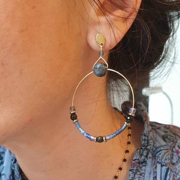 pendientes de aro azules con sodalitas