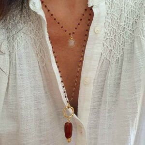collar rosario con granates y ágata de fuego