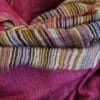 foulard de cashmere en color vino y rayas