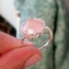 anillo cuarzo rosa y plata de ley