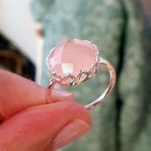 anillo cuarzo rosa y plata de ley
