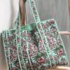 bolso algodón estampado floral verde agua y rosa