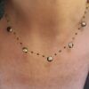 gargantilla de piritas facetadas montadas en cadena de plata de ley chapada en oro
