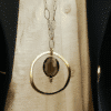 colgante Lottie con cadena de plata, aro chapado en oro y cristal facetado con amatista