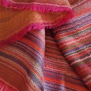 foulard de cashmere en color caldera y cenefa de rayas