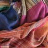 foulard de cashmere en color caldera y cenefa de rayas