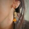 pendientes largos en color ámbar y rosa palo