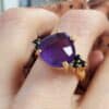 anillo Cora de amatista y circonitas negras