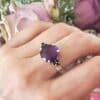 anillo Cora de amatista y circonitas negras
