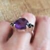 anillo Cora de amatista y circonitas negras