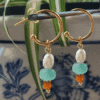 pendientes lottie de cristal turquesa, perla cultivada y cristal naranja