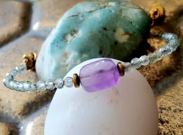 pulsera de amatista y prehnitas