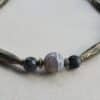 collar corto con pirita y piedras naturales