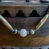 collar corto con pirita y piedras naturales