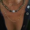 collar corto con pirita y piedras naturales